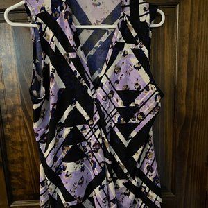 FLATTERING - Dana Buchman v-neck shell blouse with pleated front